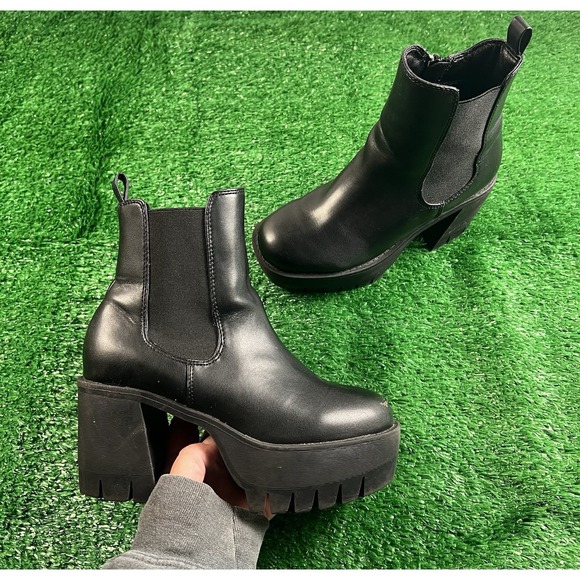 Madden Girl Shoes - Madden Girl Tippah Chunky Platform Boots Pull On 6 Women's in Black Combat